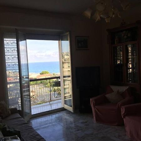 A Due Passi Dal Mare Apartment Vallecrosia Bagian luar foto