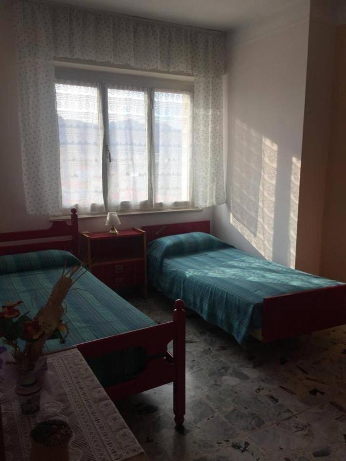 A Due Passi Dal Mare Apartment Vallecrosia Bagian luar foto