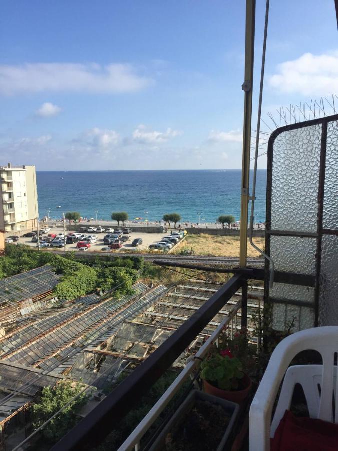 A Due Passi Dal Mare Apartment Vallecrosia Bagian luar foto